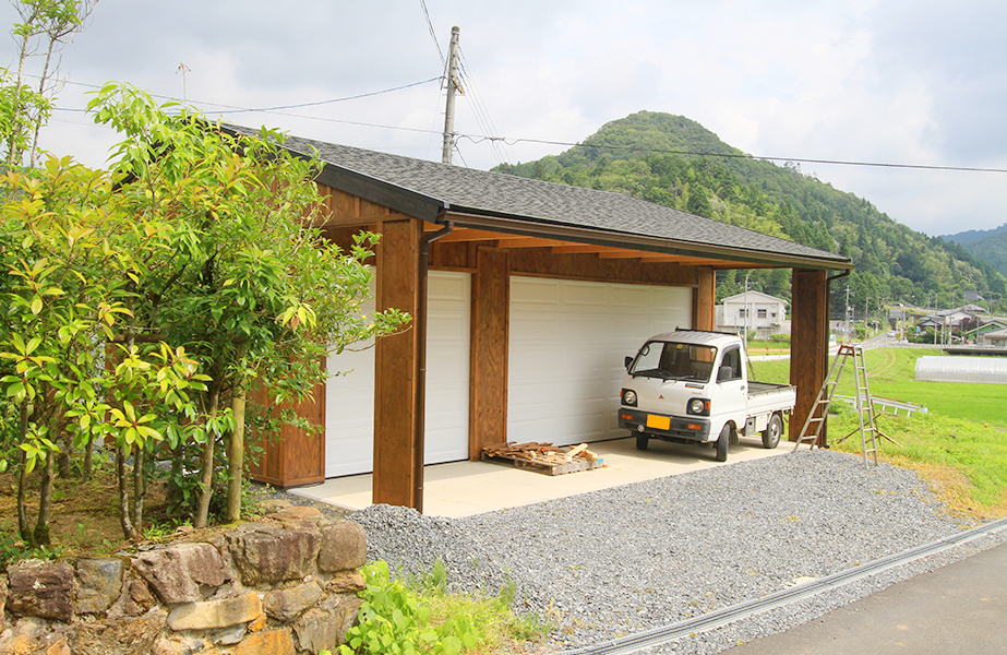 木造ガレージ