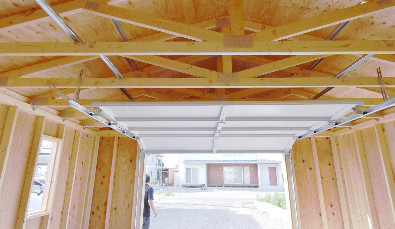 木の質感を生かした木造ガレージG-BB写真