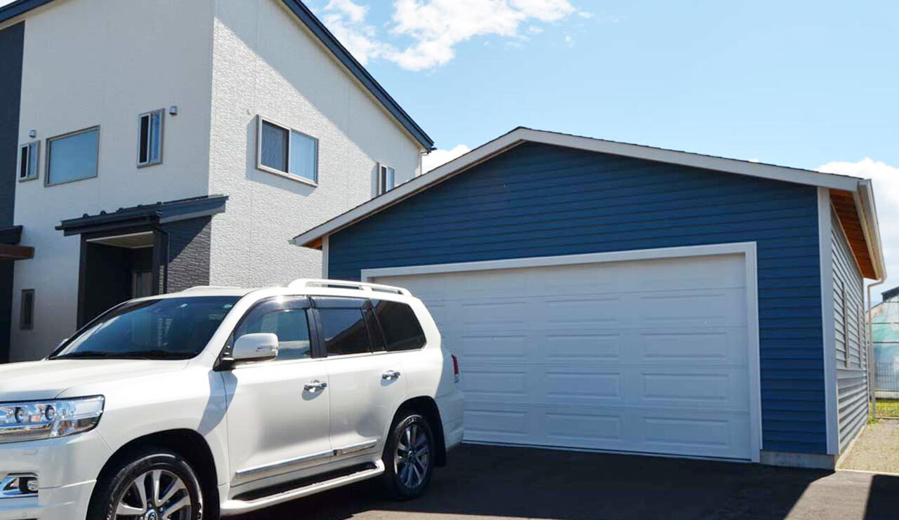 木の質感を生かした木造ガレージG-BB写真