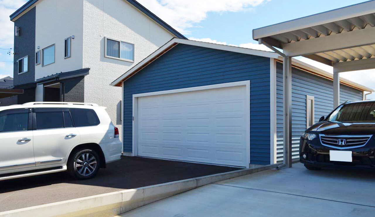 木の質感を生かした木造ガレージG-BB写真