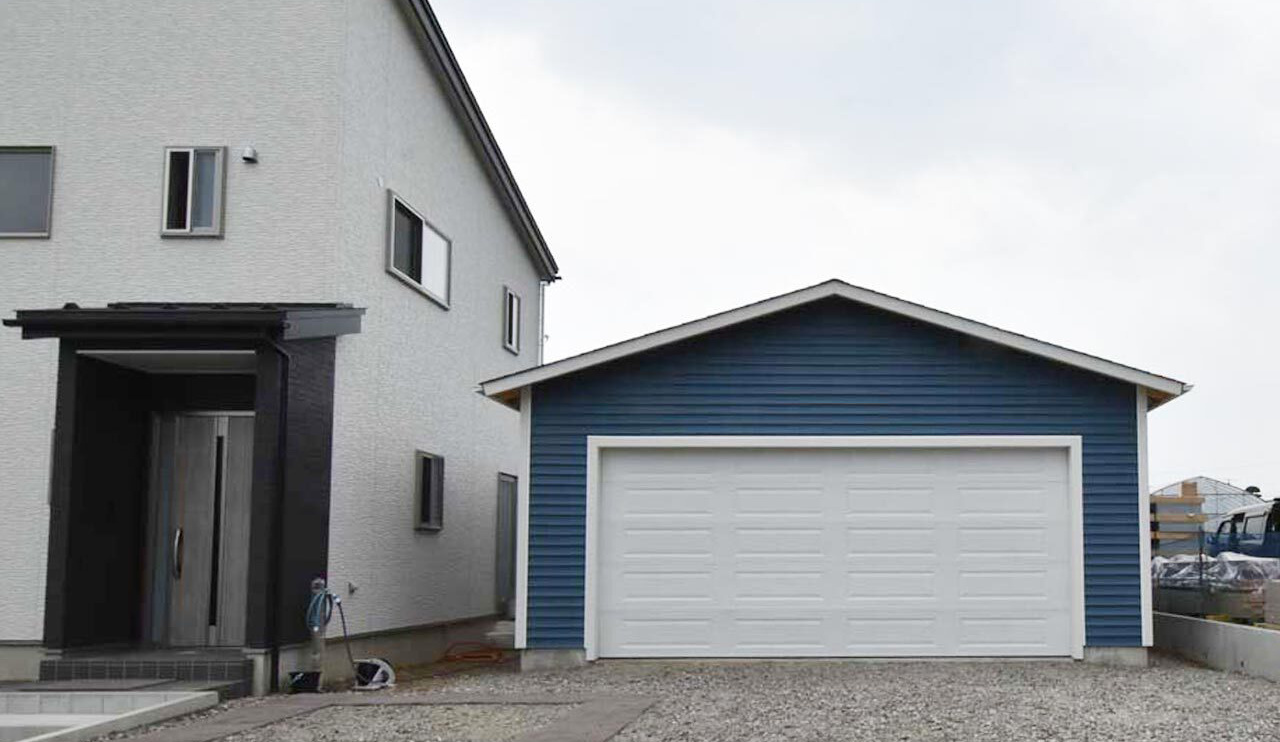 木の質感を生かした木造ガレージG-BB写真