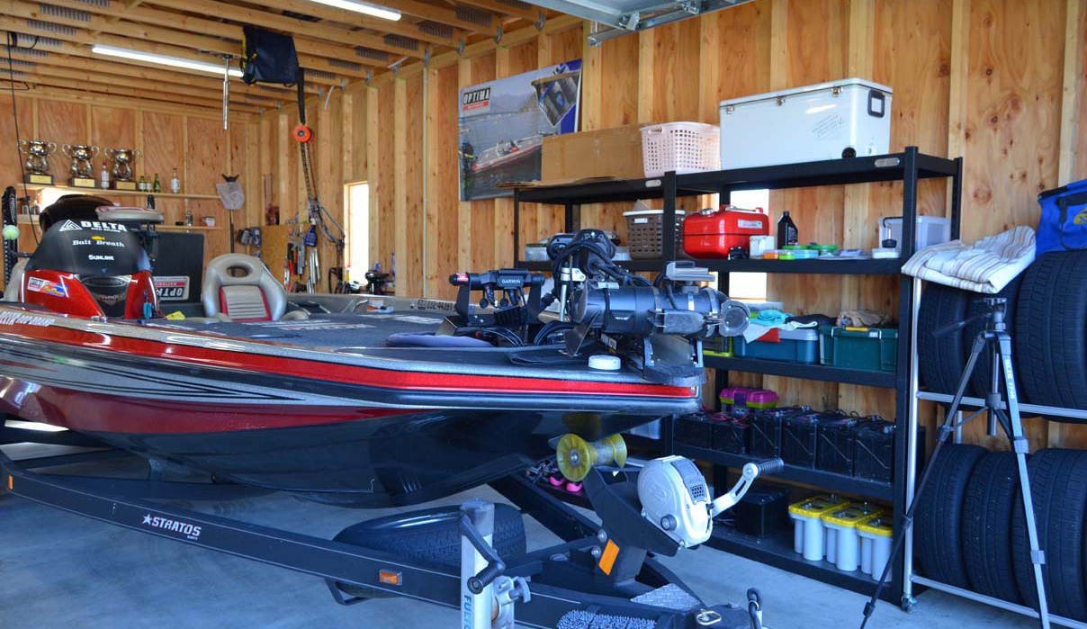 木の質感を生かした木造ガレージG-BB写真