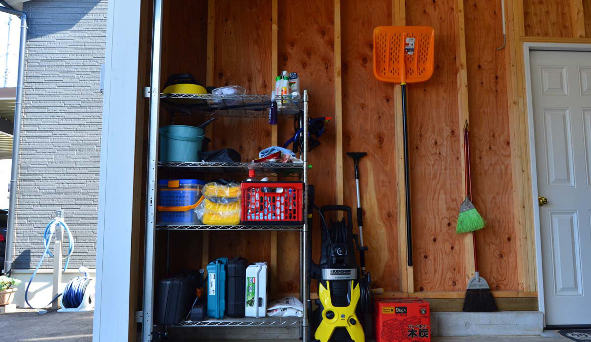 木の質感を生かした木造ガレージG-BB写真