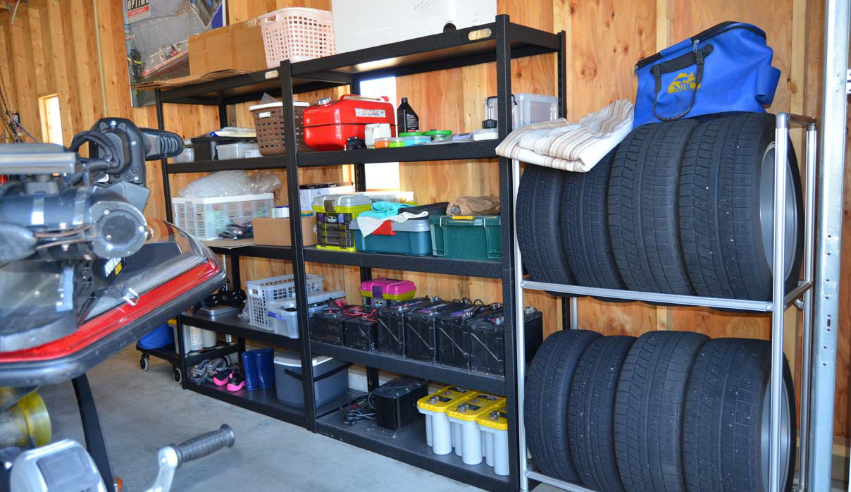 木の質感を生かした木造ガレージG-BB写真