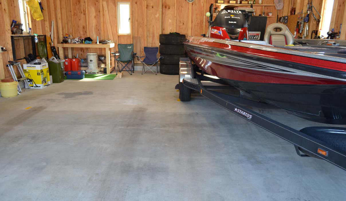 木の質感を生かした木造ガレージG-BB写真