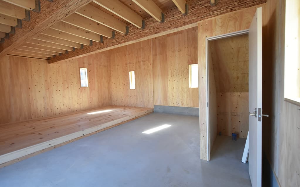 木の質感を生かした木造ガレージG-BB写真