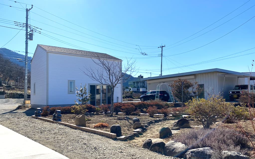 木の質感を生かした木造ガレージG-BB写真