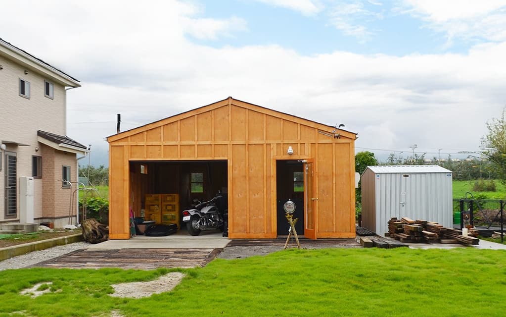 木の質感を生かした木造ガレージG-BB写真